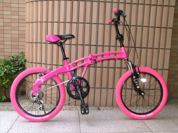 ピンクの折り畳み自転車